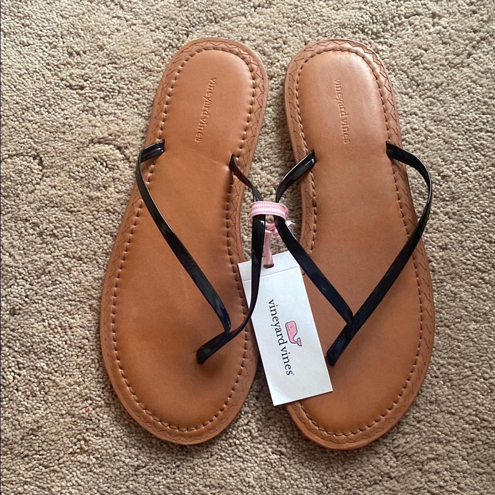Vineyard Vines Black and Tan Sandals Minimalist Design